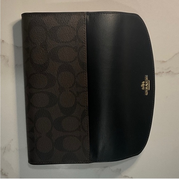 COACH Peyton Signature Slim Envelope Model
F54022 EUC - Picture 7 of 9